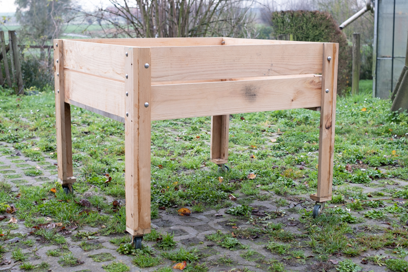 Moestuinbakop wielen -  kastanjehout - 100x100 - €125